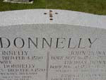 Monnaie sur le monument funéraire des Donnelly, cimetière catholique St. Patrick, Biddulph, 2005