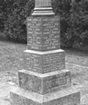 Monument funraire original des Donnelly, cimetire catholique de St. Patrick