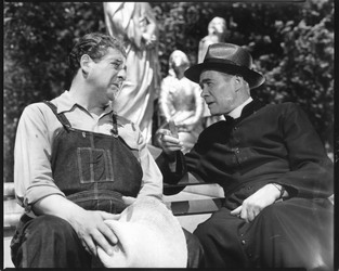 [ Le cur� parle avec Th�odore, Image tir�e du film �La petite Aurore l'enfant martyre�. Le cur� conseille � Th�odore de faire revenir sa fille Aurore chez lui., Alliance cin�matographique canadienne/France-Film, Cin�math�que qu�b�coise  ]