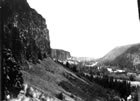 Rivi�re Chilcotin, falaises � environ cinq milles au-del� d'Alexis Creek