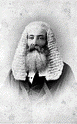 Henry P.P. Crease avec sa perruque et sa robe judiciaires