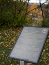 Plaque indiquant le lieu de s�pulture des chefs Tsilhqot�in