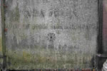 Inscription sur la pierre tombale d'Ada Maria Mills Redpath