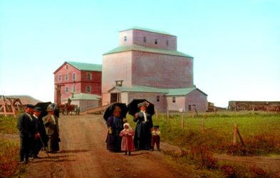 [ Moulin  farine et silo  Verigin, Saskatchewan, en 1911, Alexandra Korcini, Doukhobor Discovery Centre, Castlegar, BC B-155 ]