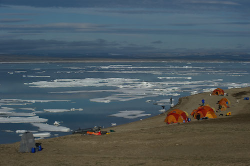 Les tentes à la baie Mercy en 2010