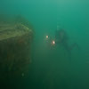 Un plongeur filme l’étrave du HMS Investigator