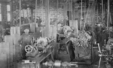 [ Machines d'usinage des industries Bernard, Inconnu, Album-souvenir 100e anniversaire de la paroisse Sainte-Philomne de Fortierville, 1882-1982  ]