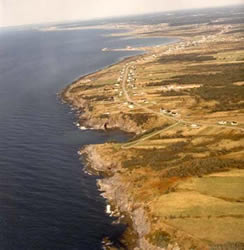 [ Vue arienne de la baie Sainte-Marie avec Meteghan  l'avant plan s'en allant vers la Pointe-de-l'glise (Nouvelle-cosse, Canada) ]