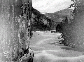 [ Le chemin Waddington  l’extrmit nord du canyon Waddington sur la rivire Homathco, Charles Horetzky, BCA A-04140 ]