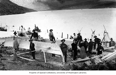 [ Klondikers boatbuilding, possibly at either at Bennett Lake or Lindeman Lake ]
