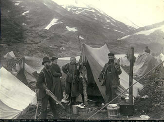 [ Camp of Presbyterian missionaries, Young and Dr. McEwan, on the Chilkoot Trail ]