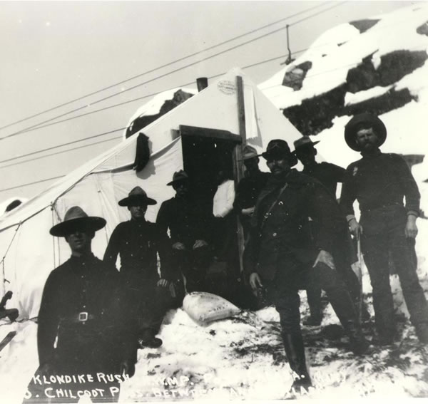 [ Mounted Police Post on the International Boundary at the top of Chilkoot Pass ]