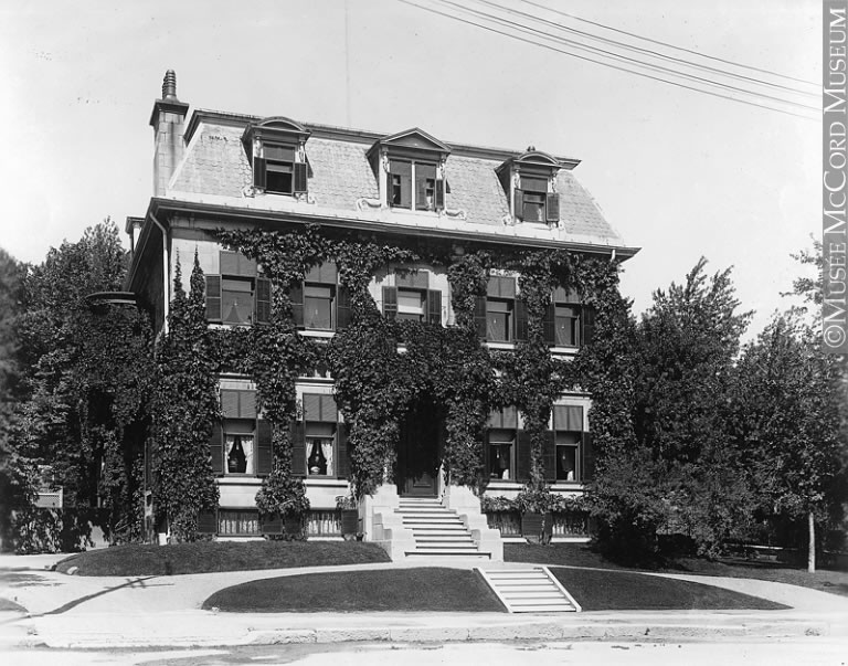 [ Mrs. John Redpath's House, Sherbrooke Street, Montreal, QC, 1899 ]
