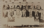 Un groupe de femmes doukhobors en Russie portant le costume traditionnel 