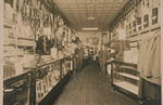 Un magasin général à Grand Forks à l’époque où les Doukhobors sont arrivés dans le district