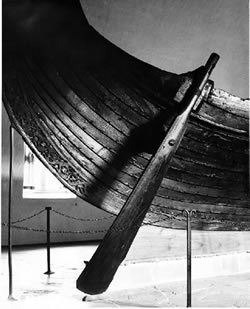 Steering oar, Oseberg ship dating to c. 835